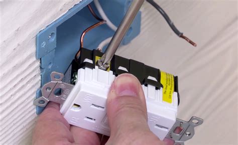 gfci junction box diagram|how to install gfci box.